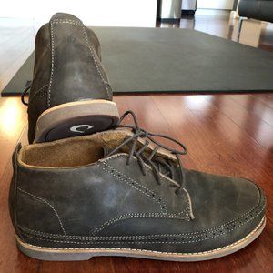 OluKai Men's Chukka Boot -Honolulu 10.5 - Like New
